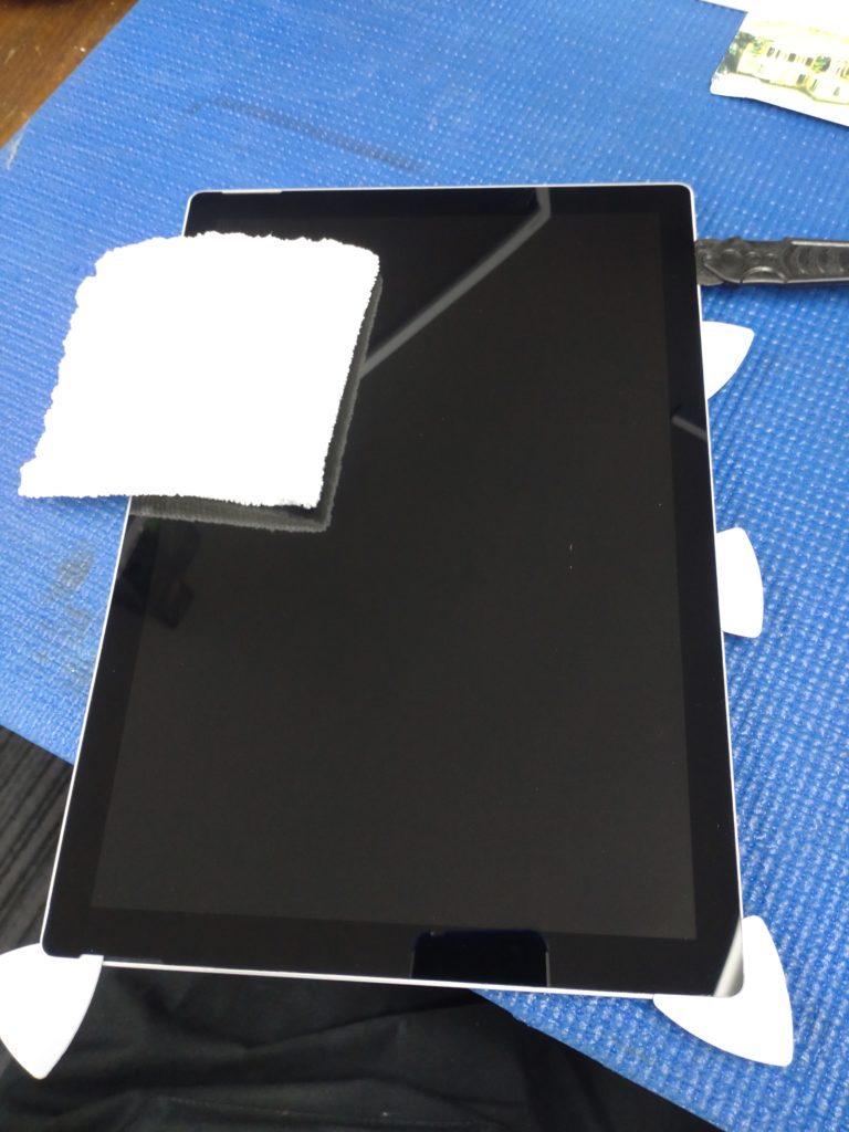 Surface Pro 5 バッテリー交換修理を行いました | パソコンヘルパー福岡