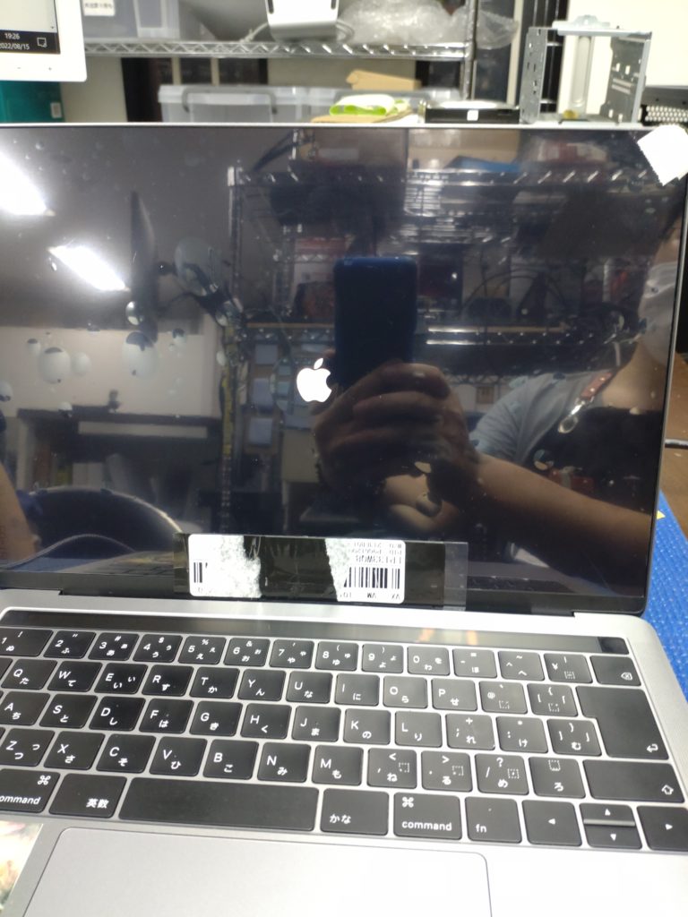 MacbookProの液晶パネル交換修理の写真（完成写真）